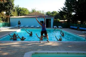 Sous le soleil du sud,la piscine du camping al sol vous attend,pour des vacances dynamiques ou reposantes