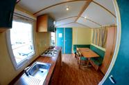 Location mobil home roussillon:salon